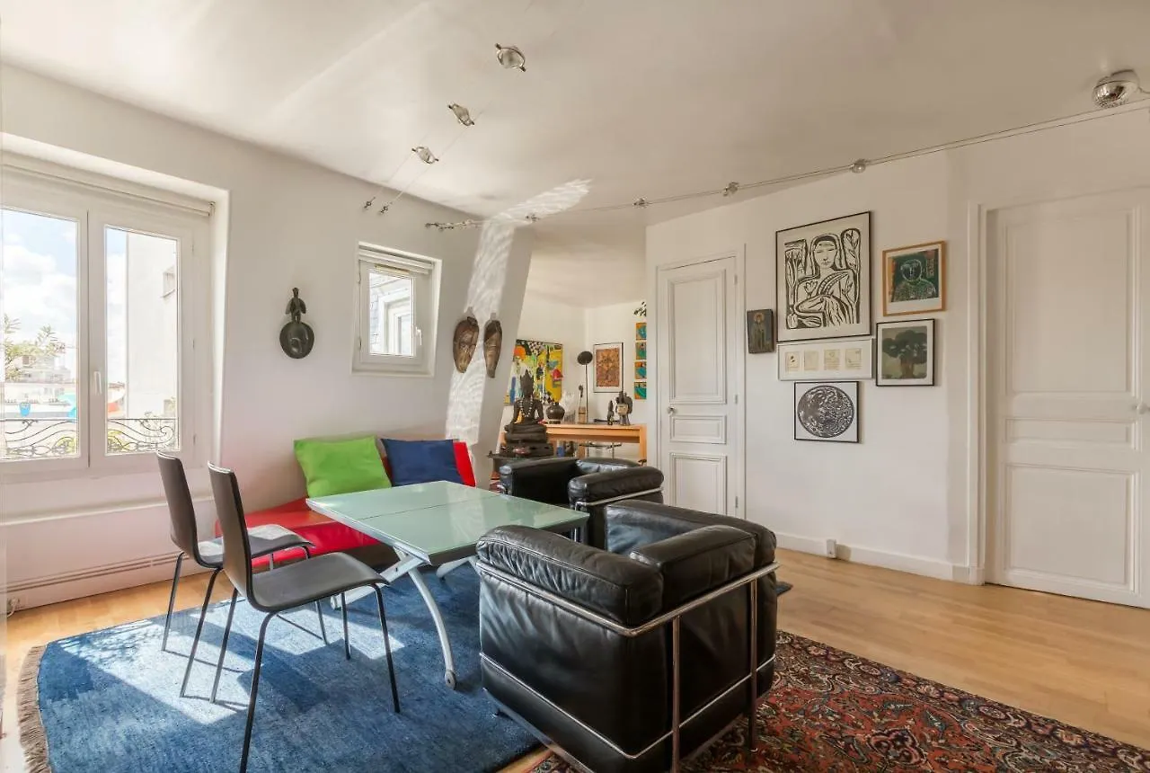 Veeve - The Art Archive Apartment